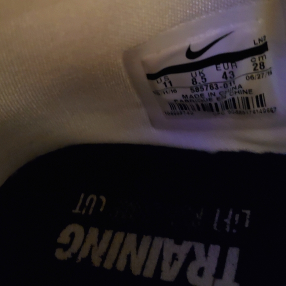 Ladies Tennis Shoes - Picture 5 of 7